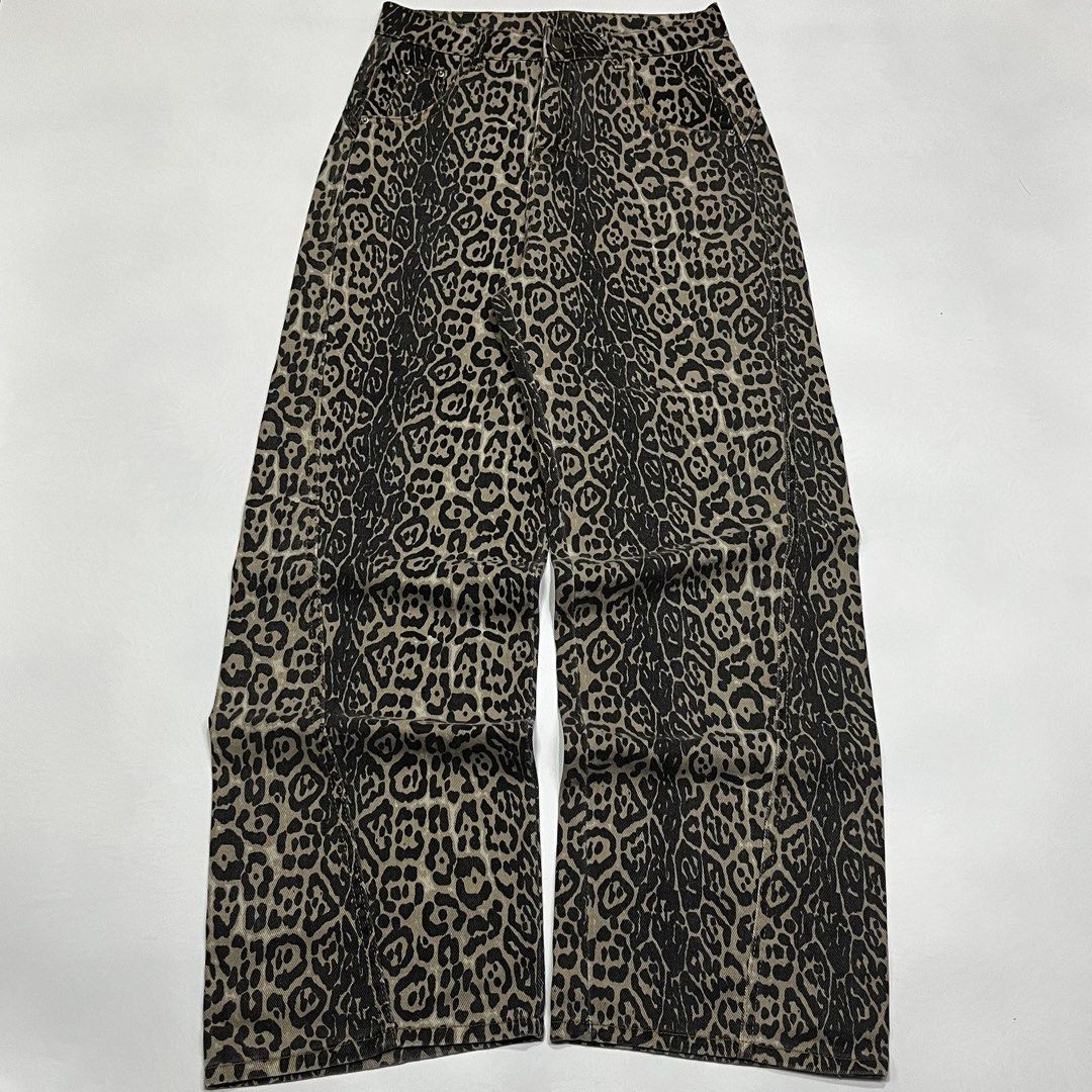 Dark leopard baggy pants (Category: Jeans) located in Quezon City. Submitted by thriftrage (Listing ID 1458435406, Image 1). Description: Waist’ 30-31 Length’ 44 Leg opening’ 11 No issue Good condtion .