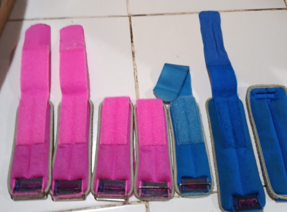 6 pcs take all Dew Adjustable Purple Exercise Wrist Ankle Weights take all for P120 (Category: Weights & Dumbbells) located in Quezon City. Submitted by kristal68 (Listing ID 1439843437, Image 1). Description: I think it's 1/4 kilo each take all for P120 pink 4 pcs blue 2 pcs small blue not available.