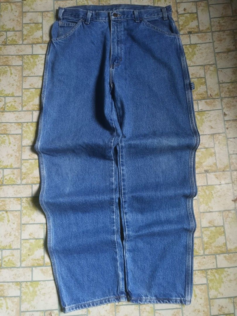 Dickies Carpenter Jeans 34x32 Blue Denim (Category: Jeans) located in Santo Tomas. Submitted by ven_thrift (Listing ID 1458300701, Image 2). Description: - Classic Dickies Carpenter Jeans - Size: 34 Waist x 32 Inseam - Color: Blue Denim - Material: 100% Cotton - Features: Iconic red Dickies logo patch, multiple functional pockets - Origin: Made in Mexico - Style: Durable and versatile for work or casual wear.