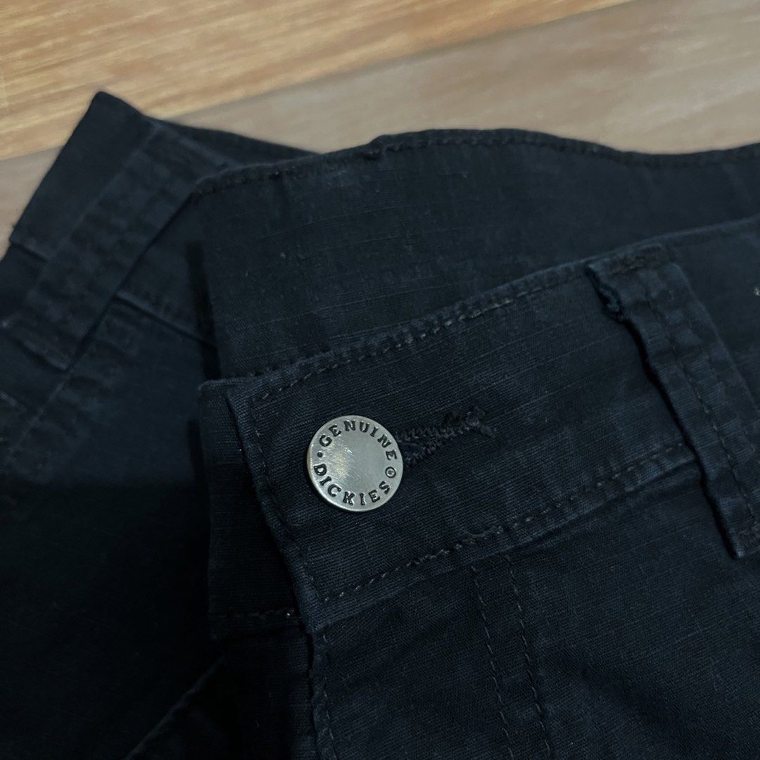 Dickies Carpenter Pants for Men (Category: Jeans) located in Santo Domingo. Submitted by ylocos_finds (Listing ID 1458440532, Image 3). Description: Dickies Pants for men.Dimes Waist 32 Length 37.