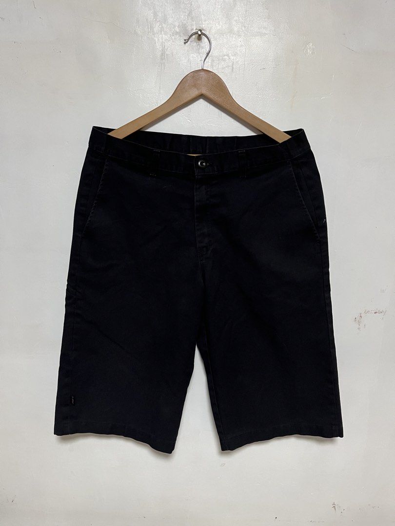 DICKIES GENUINE (Category: Shorts) located in Tanza. Submitted by feliciano4108 (Listing ID 1458323140, Image 1). Description: DICKIES GENUINE GOOD CONDITION COLORATE 9/10 SIZE 34 ISSUE: LAST PIC .