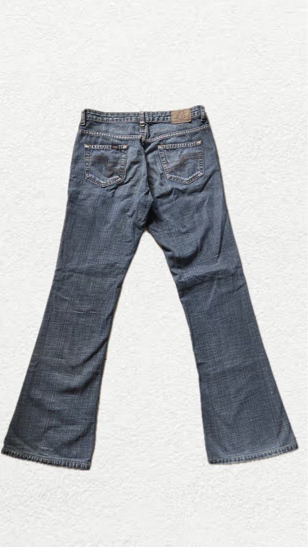 Diesel Bootcut Flared Jeans Women's (Category: Jeans) located in Cebu City. Submitted by trueforest_k (Listing ID 1458309154, Image 2). Description: - Classic blue bootcut jeans by Diesel - Mid-rise fit for everyday comfort - Features a nice wash and comfortable feel - Size: 28 - Reason for selling: No longer fits.