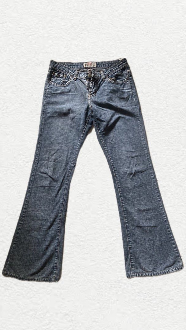 Diesel Bootcut Flared Jeans Women's (Category: Jeans) located in Cebu City. Submitted by trueforest_k (Listing ID 1458309154, Image 1). Description: - Classic blue bootcut jeans by Diesel - Mid-rise fit for everyday comfort - Features a nice wash and comfortable feel - Size: 28 - Reason for selling: No longer fits.