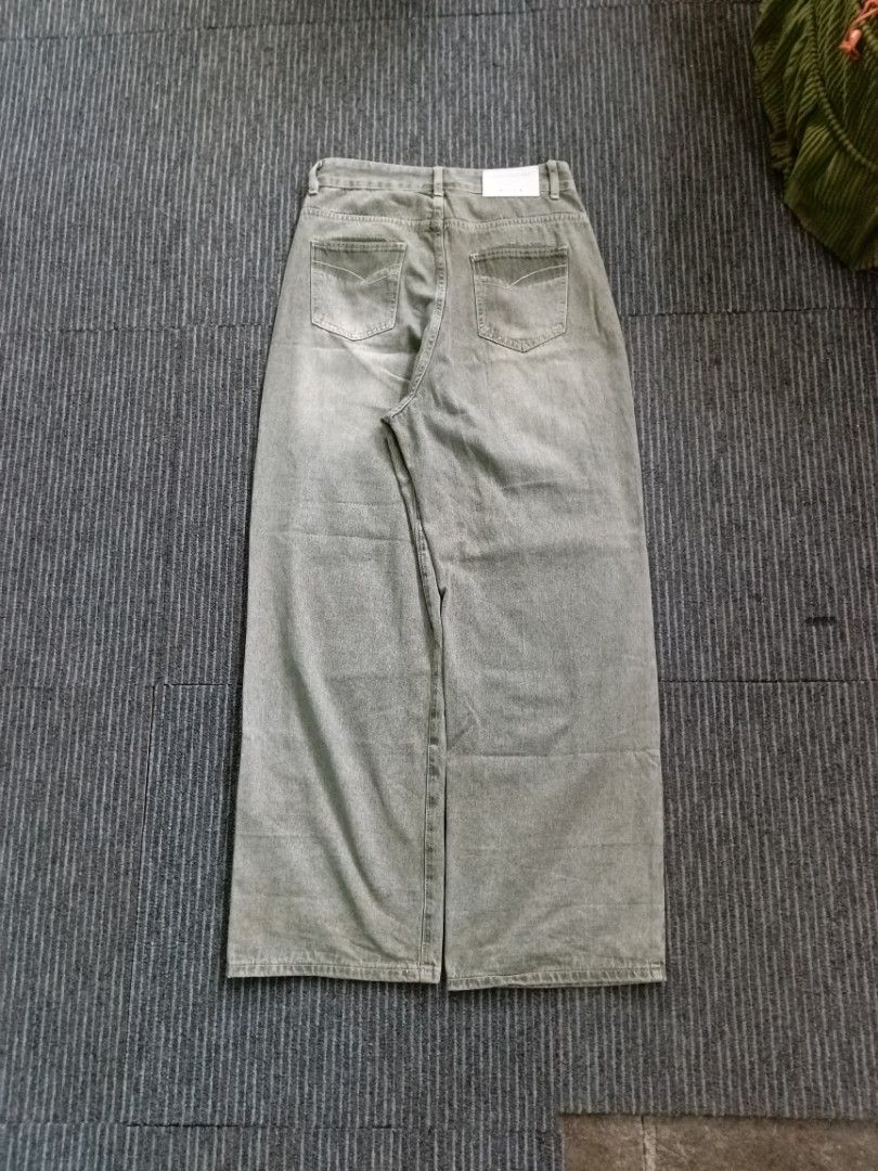 DISTRESSED MATCHA PANTS (Category: Jeans) located in San Pablo. Submitted by ihateseanfinds (Listing ID 1458357909, Image 3). Description: 350 PESOS + SF ONLY‼️ DIMENSIONS⬇️ WAIST: 29 LENGTH: 43 THIGH: 13 LEGHOLE: 10 FLAWS: NONE❌ COLORRATE: 9.8/10⭐ SAN PABLO CITY LOCATION📍 OPEN FOR MEETUP‼️ STRICTLY NO REFUNDS🚫.
