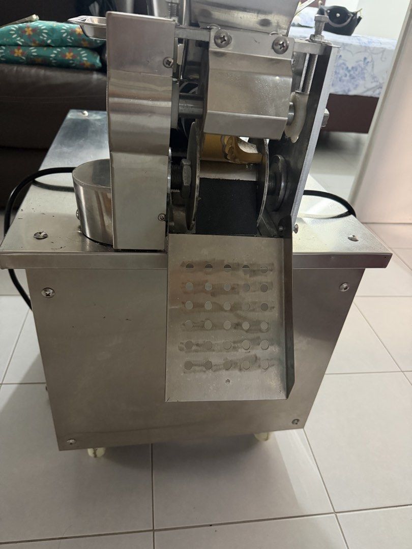 Dumpling maker (Category: Everything Else) located in Singapore. Submitted by jailanimda76458 (Listing ID 1458301666, Image 2). Description: Dumpling maker buy 7month ago ,buying at $1,130 good condition .