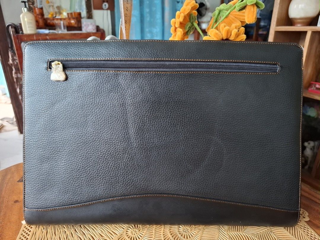DUNHILL Black Leather Briefcase (Category: Luxury Bags & Wallets) located in Libon. Submitted by jaladzarmi80045 (Listing ID 1458350687, Image 2). Description: -not used-super excellent condition (look at the zipper still in the middle) - Classic black leather briefcase -convertible to clutchbag - Zippered compartment on the back - Multiple interior pockets for organization - Sturdy and comfortable handles - Ideal for work or travel -size: 10.5"×