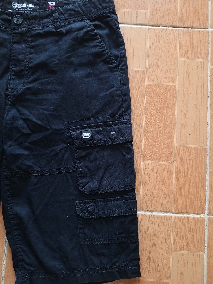Ecko Unltd. Multi-Pocket Utility Cargo Shorts (Category: Shorts) located in Legazpi City. Submitted by gaz1009 (Listing ID 1458393944, Image 3). Description: Ecko Unltd. multi-pocket utility cargo shorts Size 30 - Excellent Condition - Waistline : 34 - Length : 20 - Leg hole : 10 - Color rate : 10/10 - Complete washtags - no issues - color may vary due to lighting This is a pre-loved/thrifted item so manage your expectations. dm for more photos. 