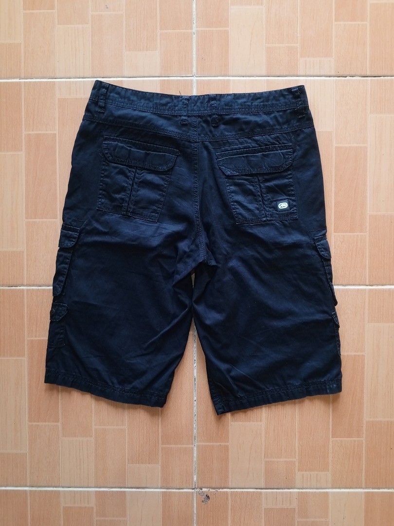 Ecko Unltd. Multi-Pocket Utility Cargo Shorts (Category: Shorts) located in Legazpi City. Submitted by gaz1009 (Listing ID 1458393944, Image 2). Description: Ecko Unltd. multi-pocket utility cargo shorts Size 30 - Excellent Condition - Waistline : 34 - Length : 20 - Leg hole : 10 - Color rate : 10/10 - Complete washtags - no issues - color may vary due to lighting This is a pre-loved/thrifted item so manage your expectations. dm for more photos. 