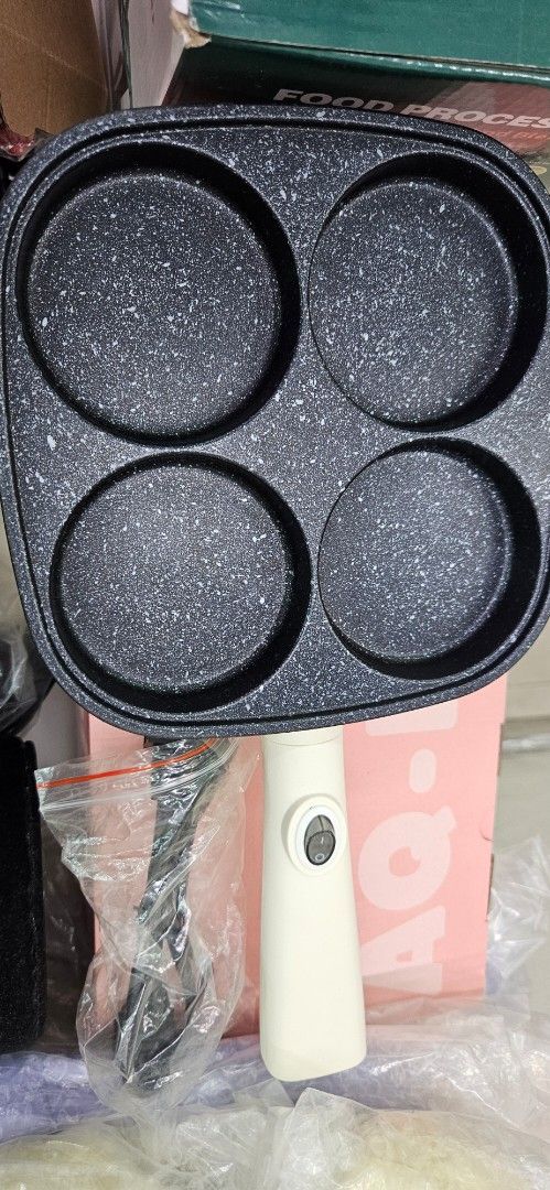 Egg maker (Category: Fryers) located in Singapore. Submitted by jesfinity (Listing ID 1458447456, Image 1). Description: .