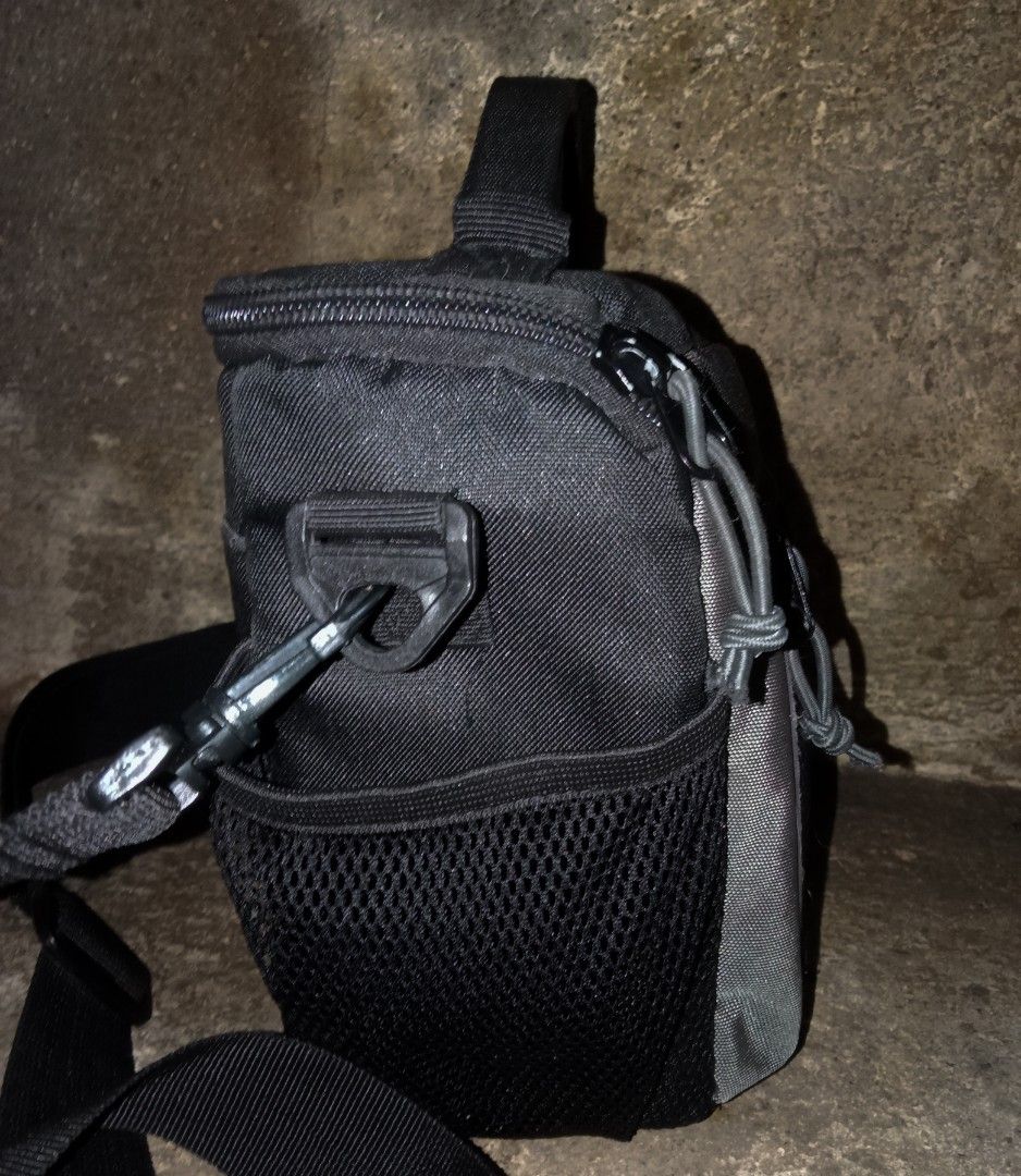 EOS DIGITAL CAMERA BAG (Category: Camera Bags & Carriers) located in Manila. Submitted by eljannn (Listing ID 1458400849, Image 3). Description: .