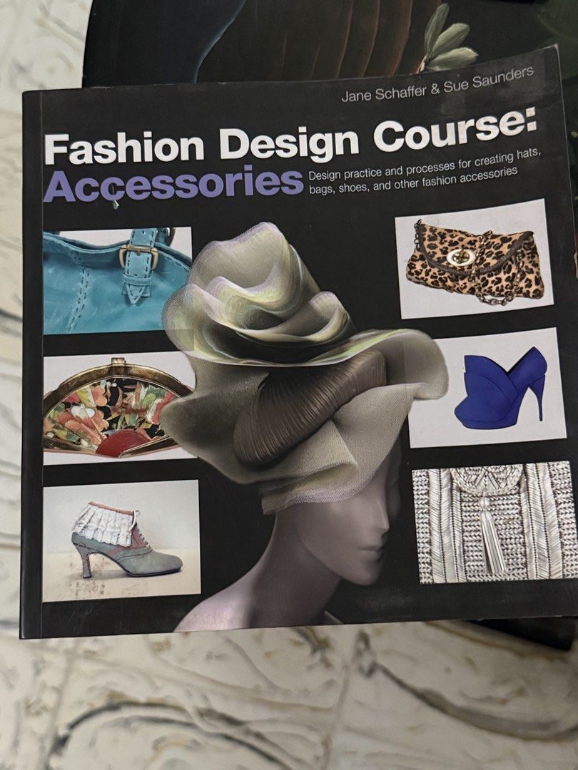 Fashion Design 101 book (Category: Textbooks) located in Makati City. Submitted by prebykris (Listing ID 1458396063, Image 2). Description: Lightly used from the UK; perfect for those who are new to fashion design Authors are graduates of London College of Fashion, UK Last price posted 🙏🏼.