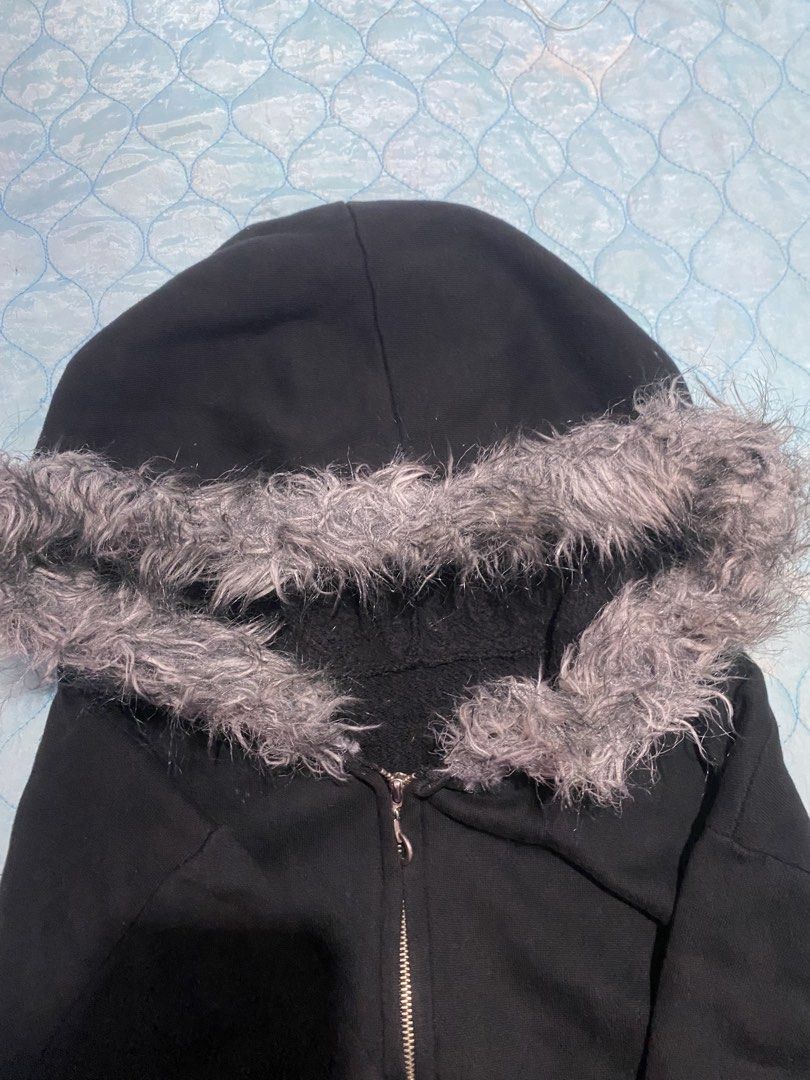 faux-fur Hoodie Jacket (Category: Luxury Apparel) located in Cagayan de Oro. Submitted by swagdealer (Listing ID 1458320789, Image 2). Description: -No tag -two pocket in the front Width 22.5 Length 27 Shoulder 18 Sleeve 20.5.