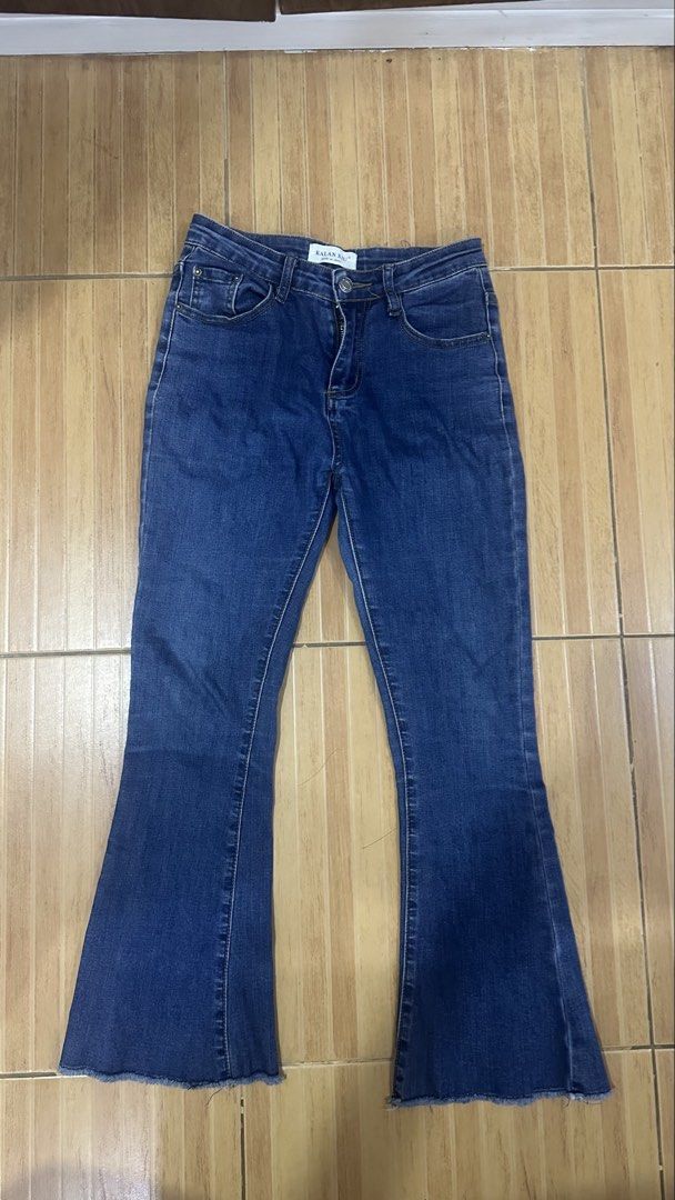 Flare Jeans Bundle (Category: Jeans) located in Muntinlupa City. Submitted by pgba_ (Listing ID 1458353334, Image 3). Description: 250 for both! size 25-26 soft denim rfs: dont fit anymore got from online thrift.