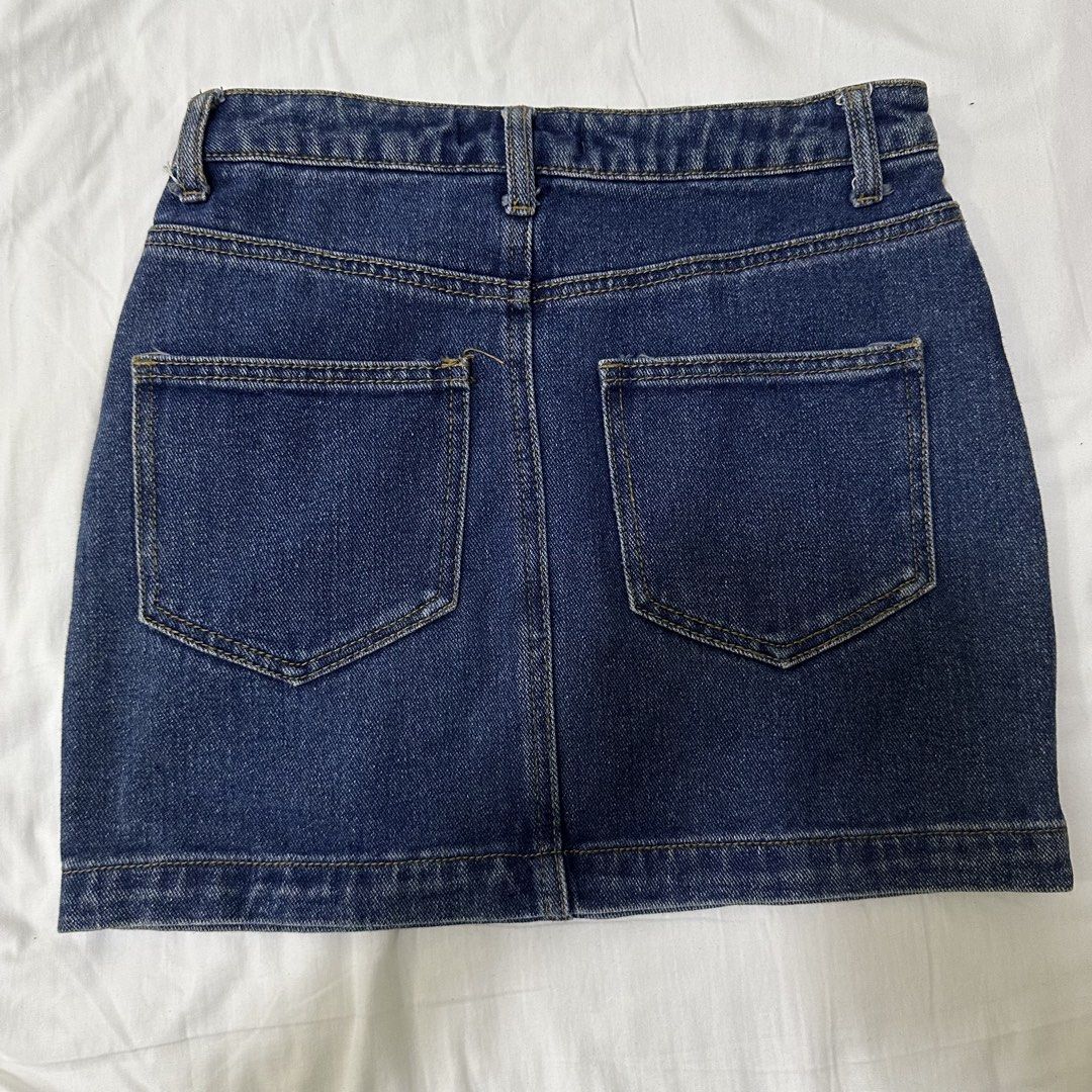 Forever 21 Blue Denim Mini Skirt (Category: Skirts) located in Bulacan. Submitted by enha4lyf (Listing ID 1458414441, Image 2). Description: - Classic blue denim mini skirt - Five-pocket styling - Button and zip closure - Versatile for casual or dressy occasions - Easy to style with t-shirts or blouses.