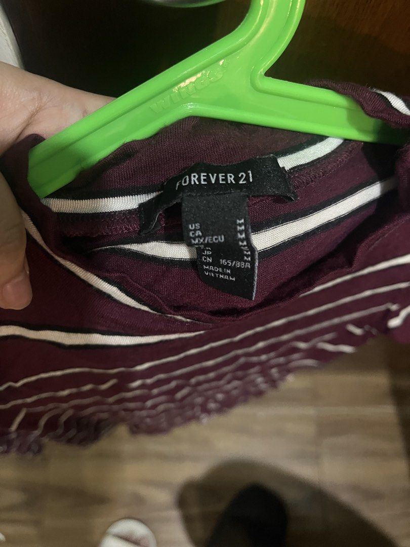 Forever 21 Striped Long Sleeve Mock Neck Top (Category: Longsleeves) located in Pasig City. Submitted by kakerts (Listing ID 1458450039, Image 3). Description: - Maroon and white striped long sleeve top - Brand: Forever 21 - Style: Mock neck, cropped fit - Material: Soft and stretchy - Versatile: Great for layering or wearing alone.