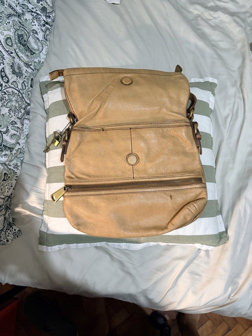 Fossil Leather Tote Bag (Category: Tote Bags) located in Taguig. Submitted by mailaj5 (Listing ID 1458342047, Image 2). Description: Has water marks and signs of usage - Reasons for selling low. Leather material. .