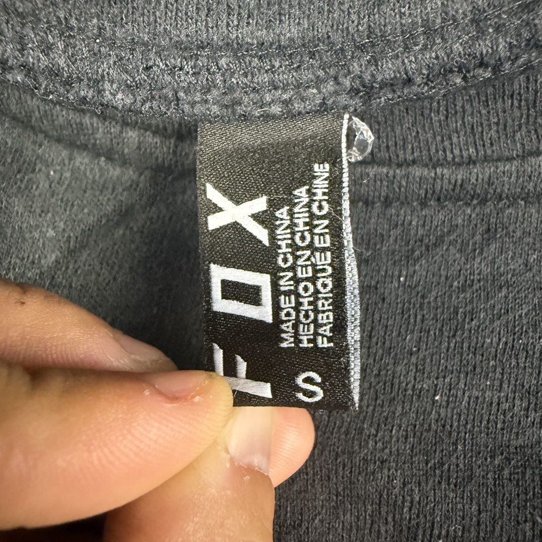 Fox moto x sweatshirt (Category: Coats, Jackets and Outerwear) located in Cavite. Submitted by epiboie (Listing ID 1458461055, Image 3). Description: Fox moto x sweatshirt Size small 20x25 Color rate: 9.5/10 excellent condition No issue 480 -.