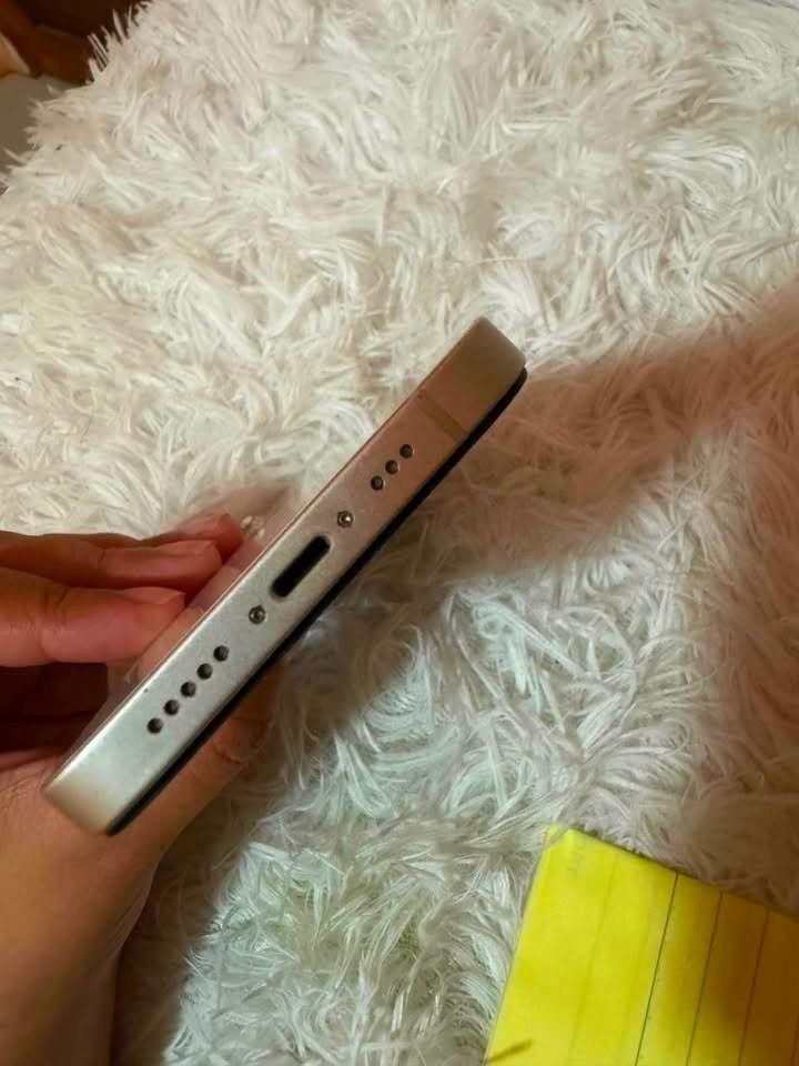 FS Iphone 13 128GB (Starlight) (Category: iPhone 13 Series) located in Caloocan City. Submitted by grandmountain_ca5a79 (Listing ID 1458432669, Image 2). Description: ✨ Good condition — Pristine 🔋 Battery Health: 86% 💾 Storage: 128GB 🎨 Color: White (Starlight) 📦 Complete/Unit only: Complete,with box and wire. 🔓 Factory Unlocked / Working with all networks 📸 Camera, Face ID, speakers, and buttons — all working perfectly 🔌 No hidden issues �