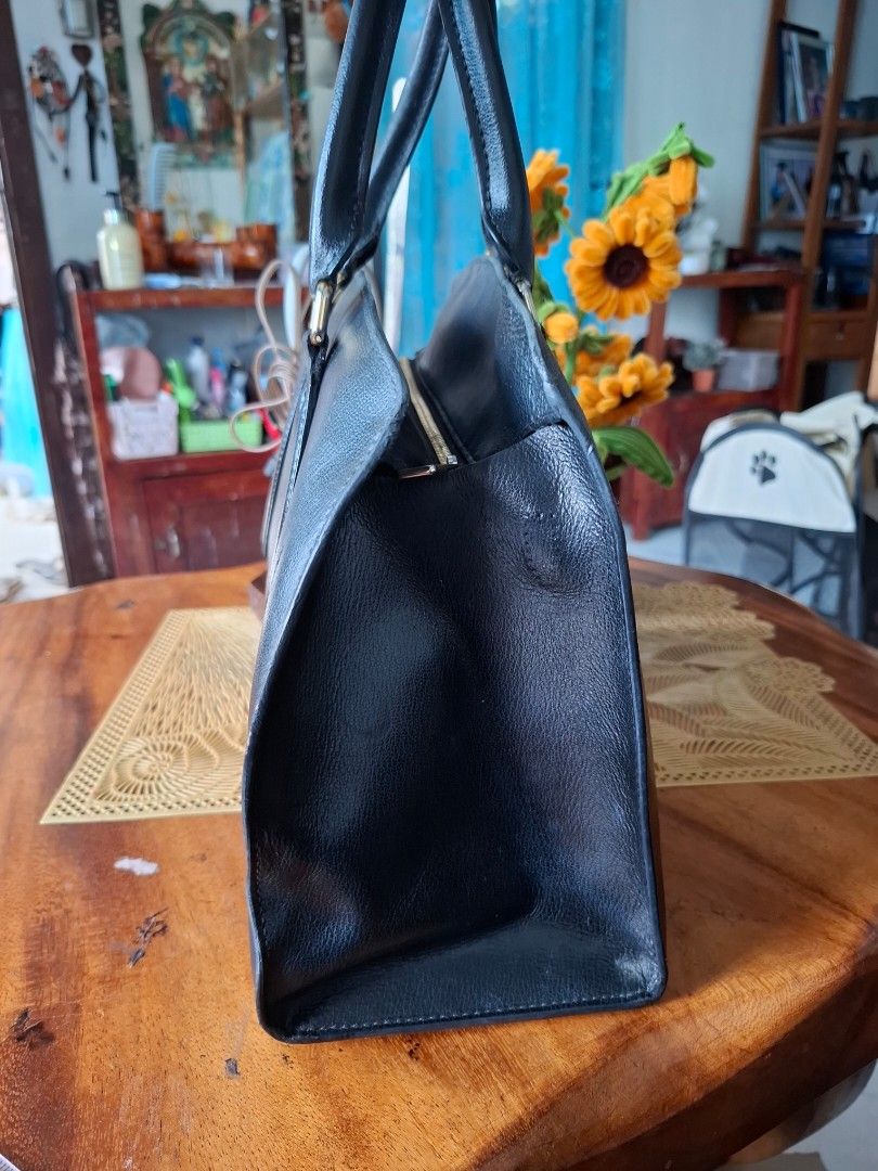 Furla Black Leather Top Handle Handbag (Category: Luxury Bags & Wallets) located in Libon. Submitted by jaladzarmi80045 (Listing ID 1458354063, Image 3). Description: - Classic black leather handbag by Furla - Features a comfortable top handle - Secure zip closure - Elegant gold hardware details - Spacious interior for all your essentials - Versatile for daily use or special occasions -8/10 condition -detached 1 slingslot (see pic).