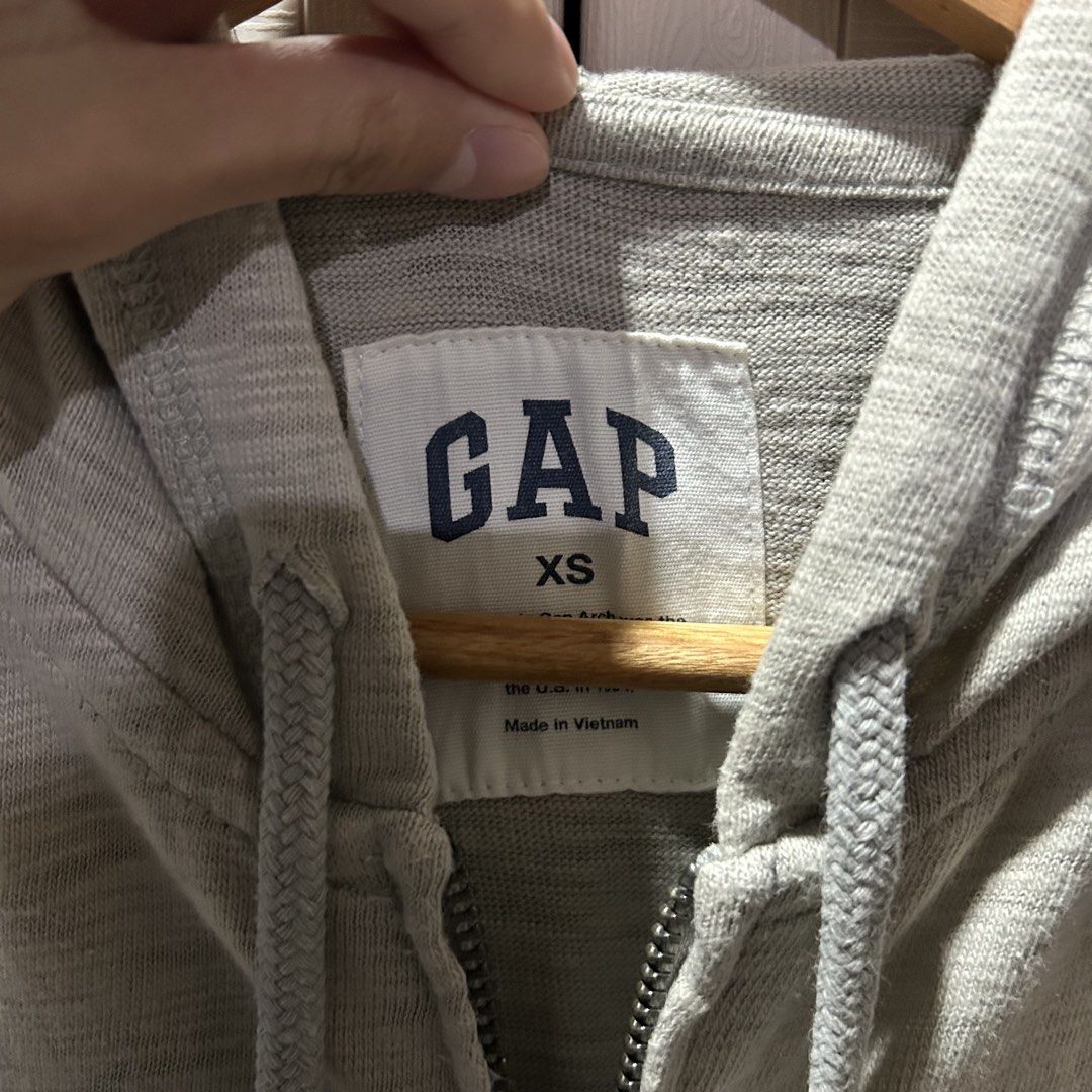 Gap Full Zip Hoodie (Category: Coats, Jackets and Outerwear) located in Dagupan City. Submitted by macavex (Listing ID 1458365635, Image 3). Description: XS on tag 19” x 26”.