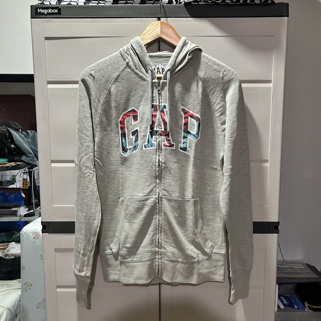 Gap Full Zip Hoodie (Category: Coats, Jackets and Outerwear) located in Dagupan City. Submitted by macavex (Listing ID 1458365635, Image 1). Description: XS on tag 19” x 26”.