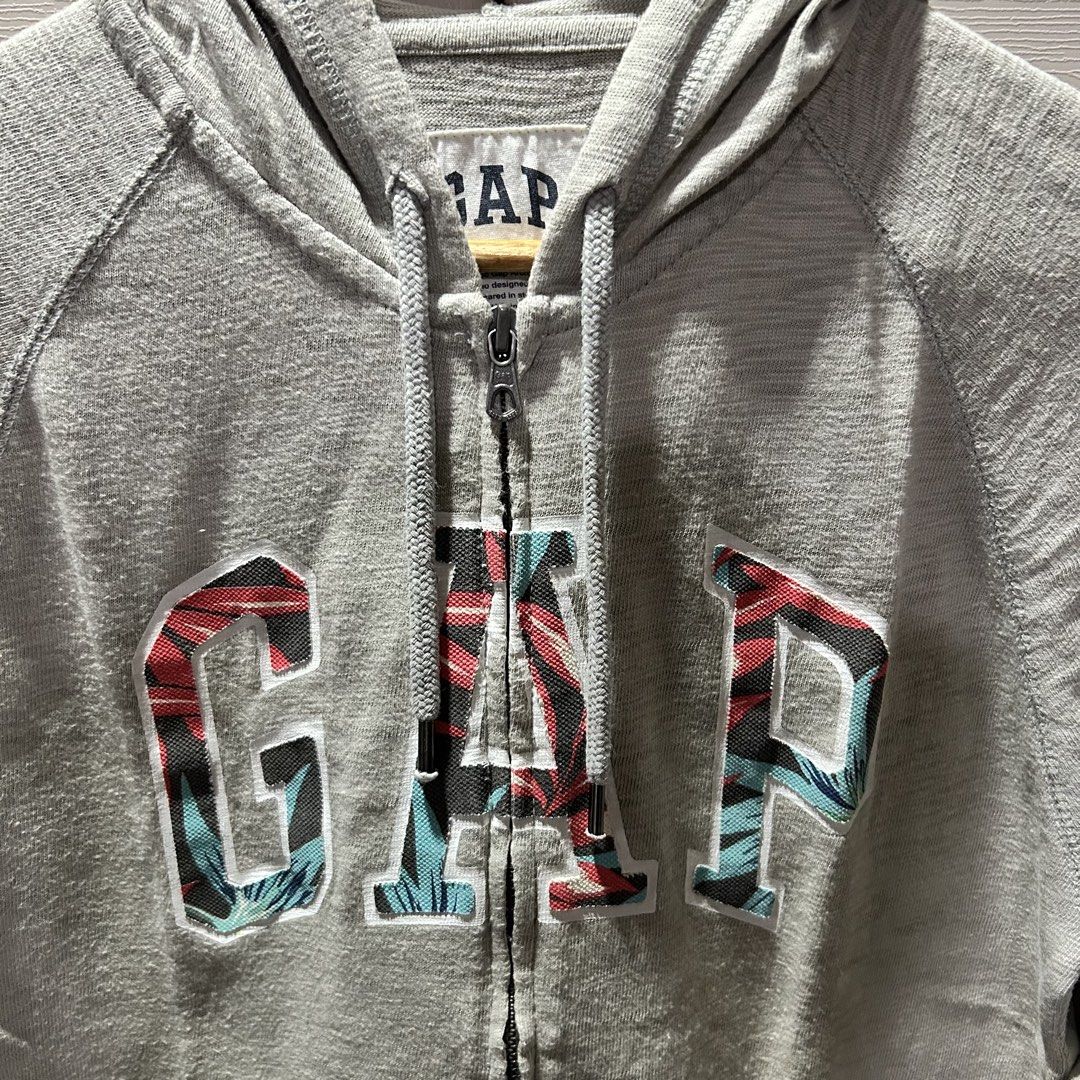Gap Full Zip Hoodie (Category: Coats, Jackets and Outerwear) located in Dagupan City. Submitted by macavex (Listing ID 1458365635, Image 2). Description: XS on tag 19” x 26”.