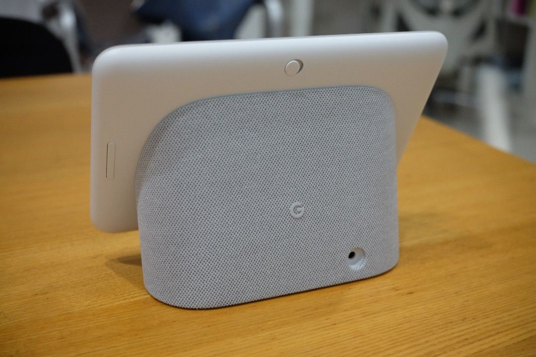 Google Nest Hub 2nd Gen - Chalk (Category: Other Gadgets) located in Caloocan City. Submitted by marodeguzm20871 (Listing ID 1458445096, Image 3). Description: - Color: Chalk - Perfect for controlling smart home devices - Stream music and get information easily - Screen displays Spotify playback - Barely used, In perfect working condition - Includes original power cable and box.