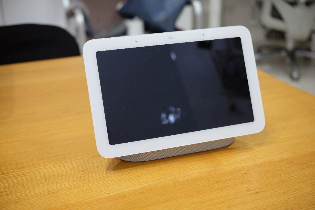 Google Nest Hub 2nd Gen - Chalk (Category: Other Gadgets) located in Caloocan City. Submitted by marodeguzm20871 (Listing ID 1458445096, Image 2). Description: - Color: Chalk - Perfect for controlling smart home devices - Stream music and get information easily - Screen displays Spotify playback - Barely used, In perfect working condition - Includes original power cable and box.
