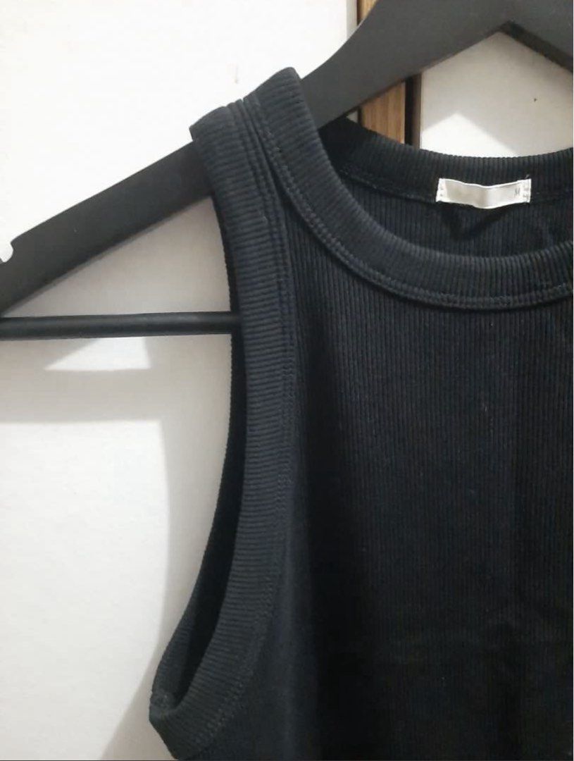 GU Black Racerback Tank Top (Category: Sleeveless) located in Tarlac. Submitted by nevercursed (Listing ID 1458440794, Image 3). Description: M on tag Width 14” Length 17” 📌 Additional Fee/s: + Shipping Fee 💳 MOP: GCash/BDO/Maribank 📦 MOD: J&T.