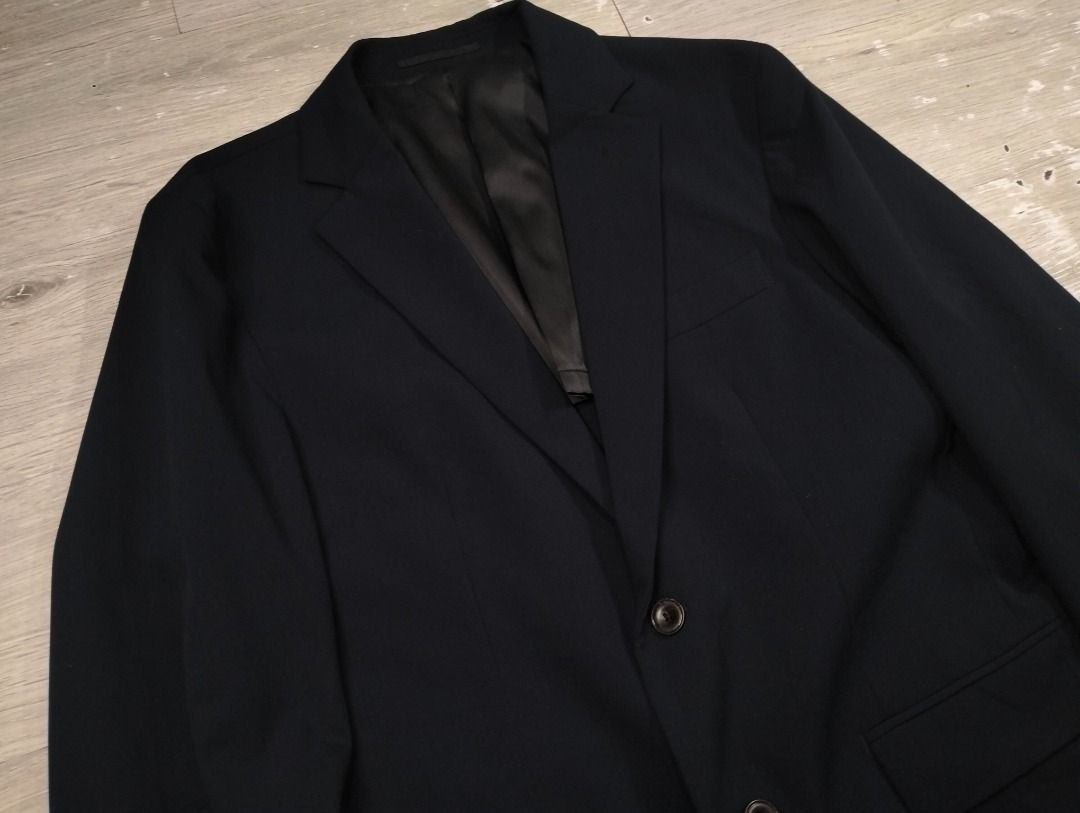 GU (Uniqlo) Men's Tailored Jacket (M/navy) (Category: Coats, Jackets and Outerwear) located in Malabon City. Submitted by eligadz (Listing ID 1458407035, Image 3). Description: BNWOT Condition 10/10 Size M W 20 x L 29 in. Color: navy Light, stylish and comfy Pockets: 2 sides, 1 chest, 2 internal No issues or flaws 1590+sf Thanks.