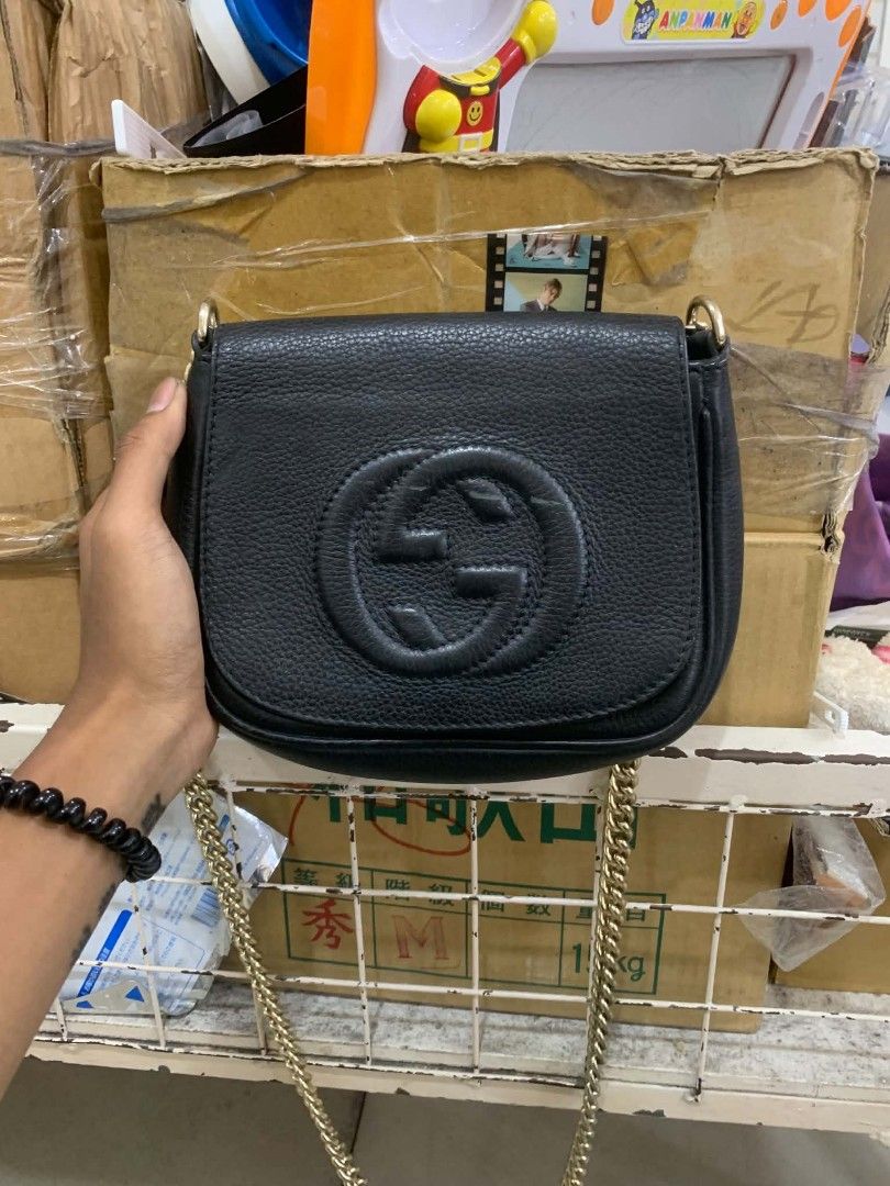 Gucci Bag (Category: Luxury Bags & Wallets) located in Manila. Submitted by rheyrhey2323 (Listing ID 1458362626, Image 1). Description: Gucci Soho chain crossbody bag, Lightly used, Still Negotiable price.