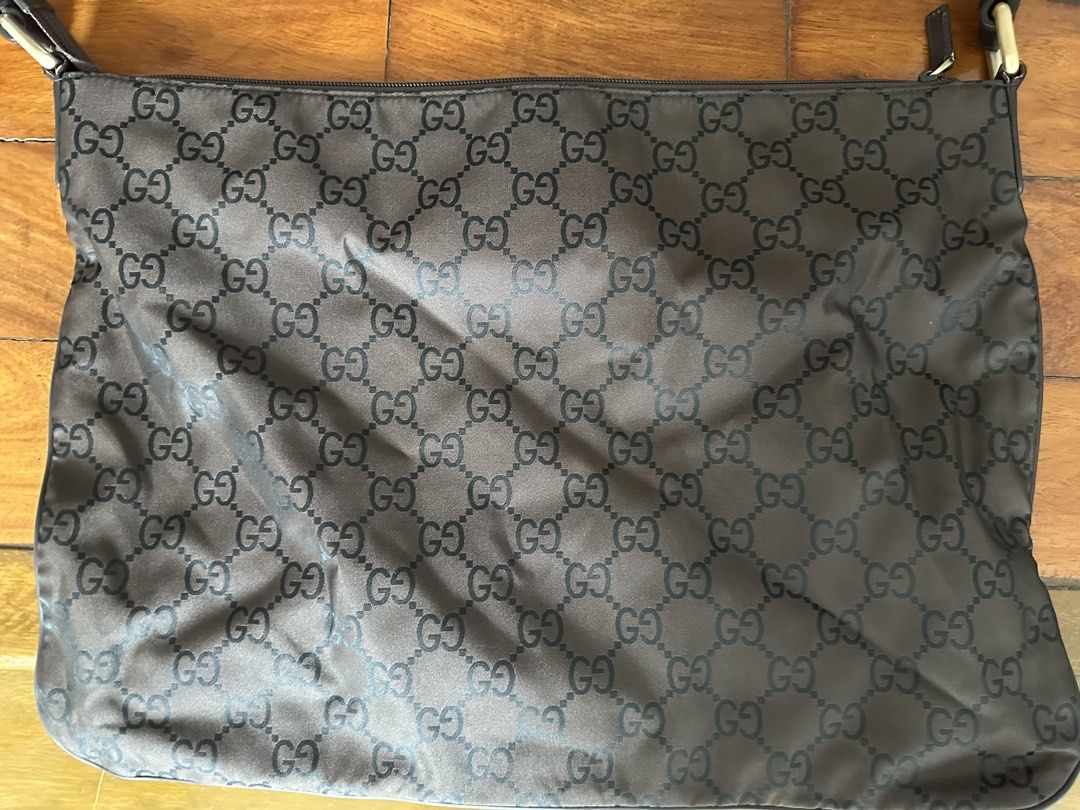 Gucci Flat Messenger Bag (Category: Cross-body Bags) located in San Fernando. Submitted by slimreaper14 (Listing ID 1458309026, Image 3). Description: Wts Gucci Messenger Bag Comes with dustbag only 9/10 condition Guaranteed legit or money back Welcome rotonda meetups.