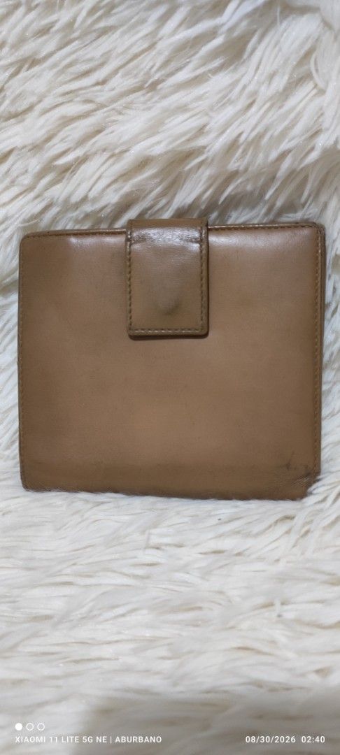 🇯🇵Gucci Marmont bifold wallet (Category: Luxury Bags & Wallets) located in Makati City. Submitted by yerbua103 (Listing ID 1458478889, Image 2). Description: A beautiful compact vintage wallet from Gucci in camel/dark beige leather bifold wallet featuring the iconic interlocking gold-tone logo. It is chic, minimalist and functional. Manage your expectations as you're buying a preloved/ukay wallet. I don't authenticate as I'm not an expert nor a