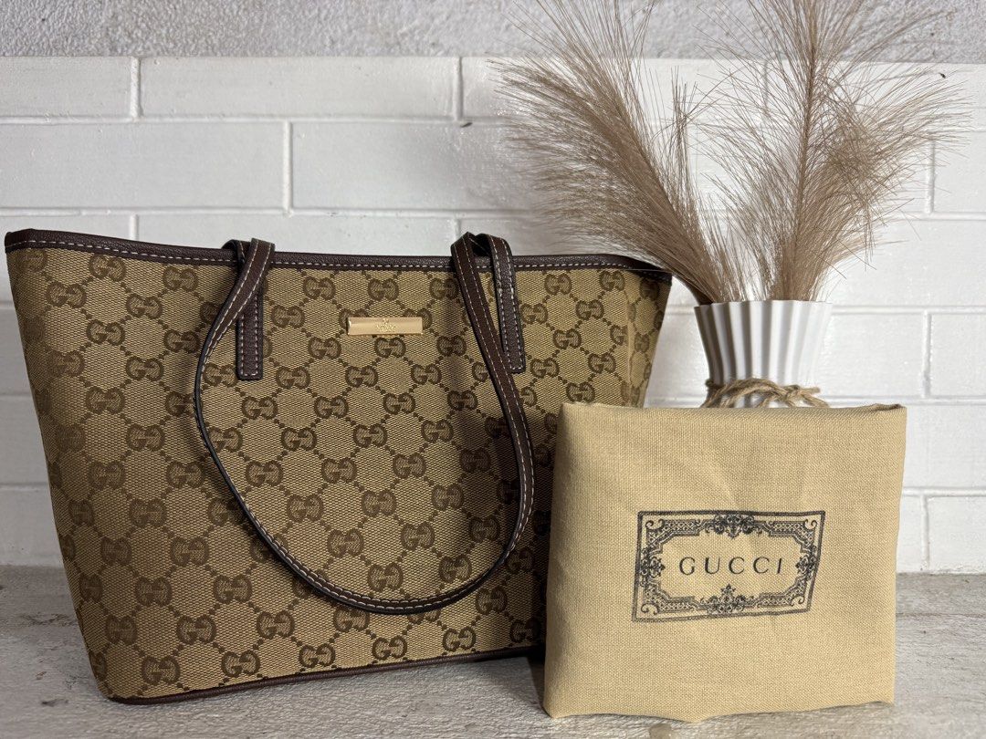 Gucci mono tote (Category: Luxury Bags & Wallets) located in Baguio. Submitted by danielg2 (Listing ID 1458323820, Image 1). Description: Like new With dustbag.