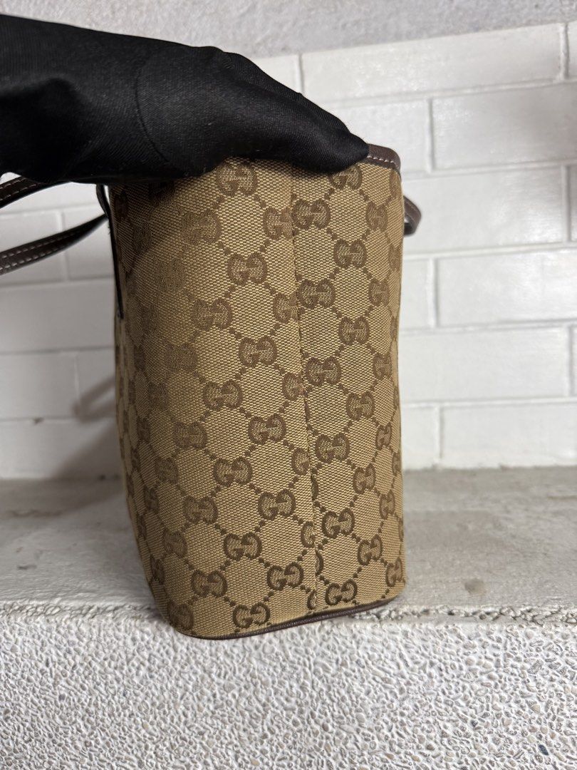 Gucci mono tote (Category: Luxury Bags & Wallets) located in Baguio. Submitted by danielg2 (Listing ID 1458323820, Image 3). Description: Like new With dustbag.