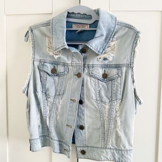 (Category: ) located in . Submitted by shopsundayx (Listing ID 1458413497, Image 1). Description: .