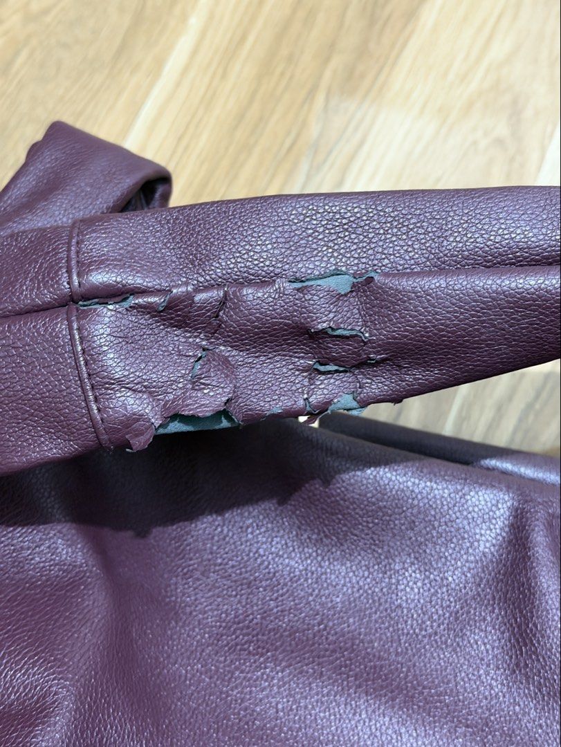 GVN Hobo bag medium oxblood (Category: Shoulder Bags) located in Paranaque City. Submitted by _annyeong8 (Listing ID 1458333961, Image 2). Description: .
