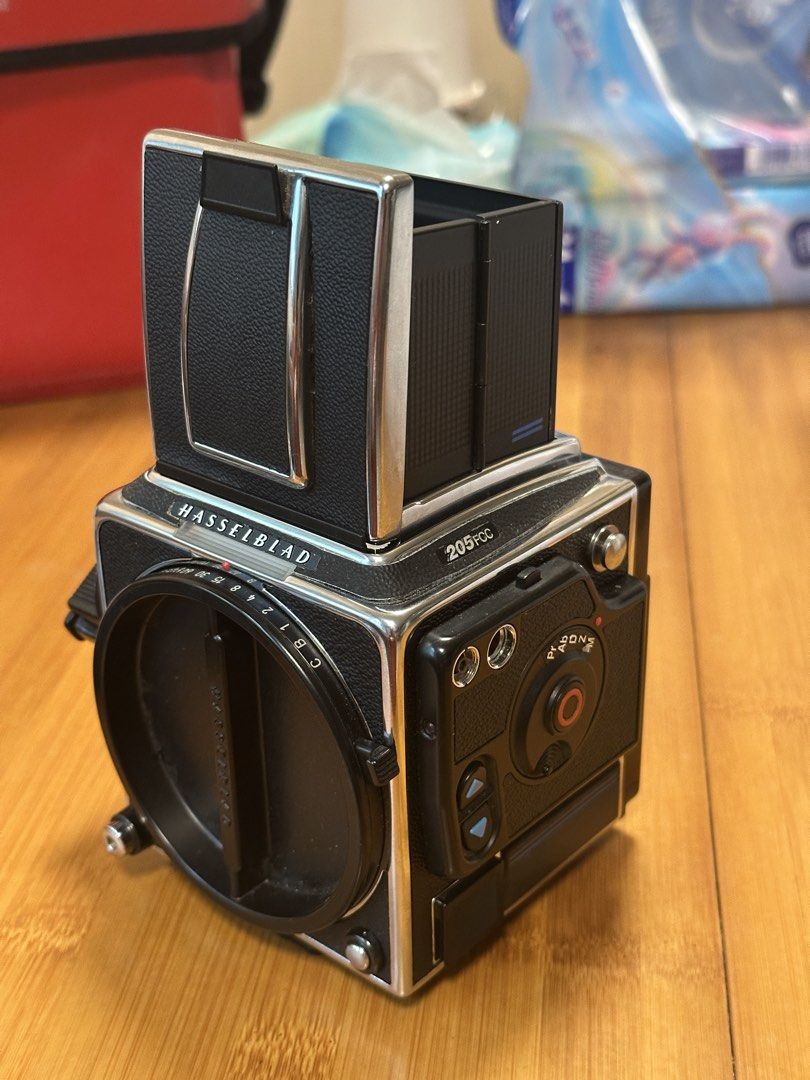 Hasselblad 205FCC （分類：相機）位於 Hong Kong。 由 kstse 提交（商品編號 1458453364，圖片 1）。簡介： Hasselblad 205FCC 菲林相機。呢部係Hasselblad 最頂級型號相機，準確的內置測光，操作正常。只有機身。