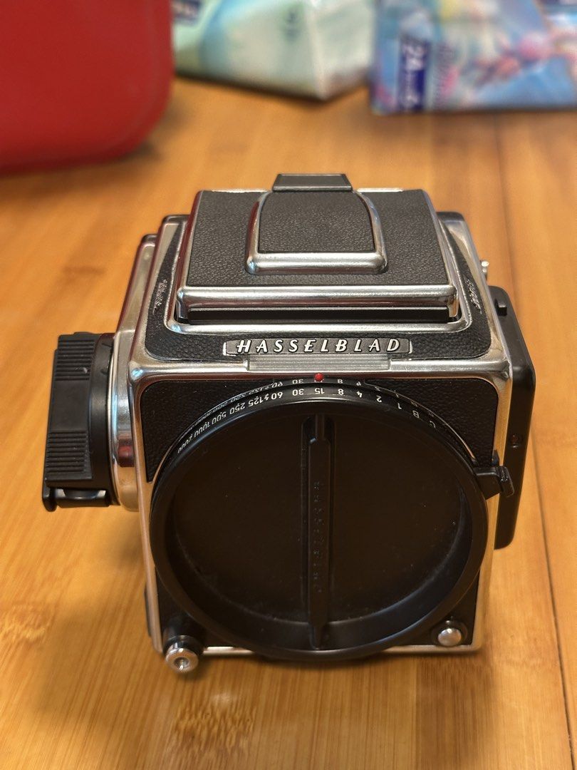 Hasselblad 205FCC （分類：相機）位於 Hong Kong。 由 kstse 提交（商品編號 1458453364，圖片 2）。簡介： Hasselblad 205FCC 菲林相機。呢部係Hasselblad 最頂級型號相機，準確的內置測光，操作正常。只有機身。