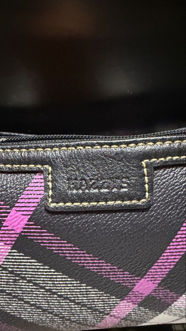 Hazzys shoulder bag (Category: Shoulder Bags) located in Taytay. Submitted by jp4_fashion_hub (Listing ID 1458403376, Image 2). Description: 22.5cm x 14cm x 4.5cm a stylish Korean fashion accessory featuring a distinctive diagonal pink, black, and white plaid pattern Missing fuller.