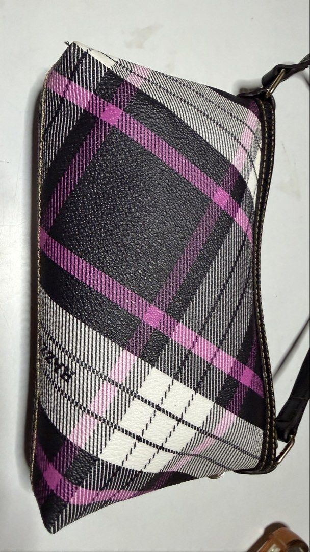 Hazzys shoulder bag (Category: Shoulder Bags) located in Taytay. Submitted by jp4_fashion_hub (Listing ID 1458403376, Image 3). Description: 22.5cm x 14cm x 4.5cm a stylish Korean fashion accessory featuring a distinctive diagonal pink, black, and white plaid pattern Missing fuller.
