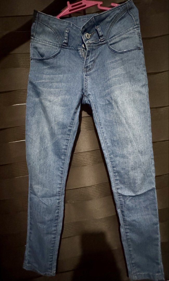 High-waist Blue Denim Jeans (Category: Jeans) located in Quezon City. Submitted by r.zzzzz (Listing ID 1458348310, Image 2). Description: - Classic blue denim jeans - Button and zip front closure - Fitted style - Ideal for casual wear - Size on tag: 27.