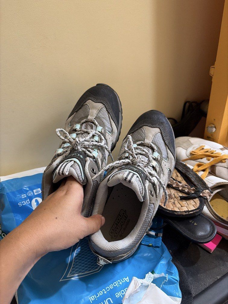 HIKING SHOES (Category: Sneakers) located in Manila. Submitted by momof_dhayle (Listing ID 1458308869, Image 1). Description: .