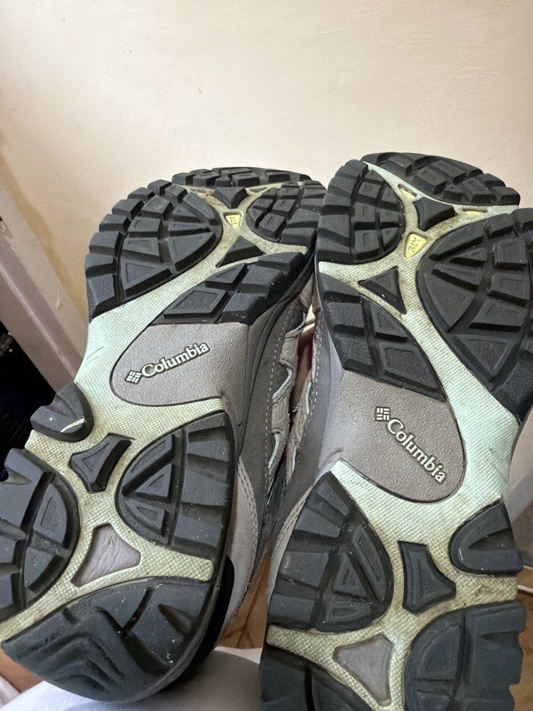 HIKING SHOES (Category: Sneakers) located in Manila. Submitted by momof_dhayle (Listing ID 1458308869, Image 3). Description: .