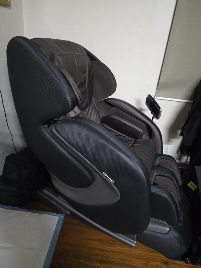 Hiro Massage Chair (Category: Massage Devices) located in Quezon City. Submitted by mutantevebreeding (Listing ID 1458444443, Image 3). Description: ❗️❕❗️HIRO MASSAGE CHAIR FOR SALE❗️❕❗️ ✅Slightly Used ✅No damage ✅No issues Year bought: 2022 Warranty: Lifetime Reason of selling: Di nagagamit masyado busy Key Features & SpecificationsTrack System: Equipped with a 140 cm SL Chiro Track designed to follow the natural curvature of the spine from the 