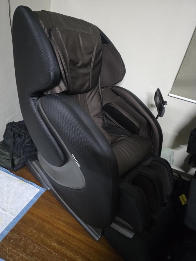 Hiro Massage Chair (Category: Massage Devices) located in Quezon City. Submitted by mutantevebreeding (Listing ID 1458444443, Image 2). Description: ❗️❕❗️HIRO MASSAGE CHAIR FOR SALE❗️❕❗️ ✅Slightly Used ✅No damage ✅No issues Year bought: 2022 Warranty: Lifetime Reason of selling: Di nagagamit masyado busy Key Features & SpecificationsTrack System: Equipped with a 140 cm SL Chiro Track designed to follow the natural curvature of the spine from the 