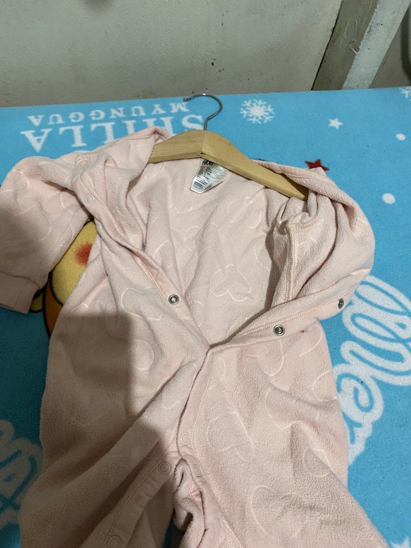 H&M Baby Full Onesie (Category: Babies & Kids Fashion) located in Manila. Submitted by resi.diaz (Listing ID 1458449513, Image 3). Description: 12 months.