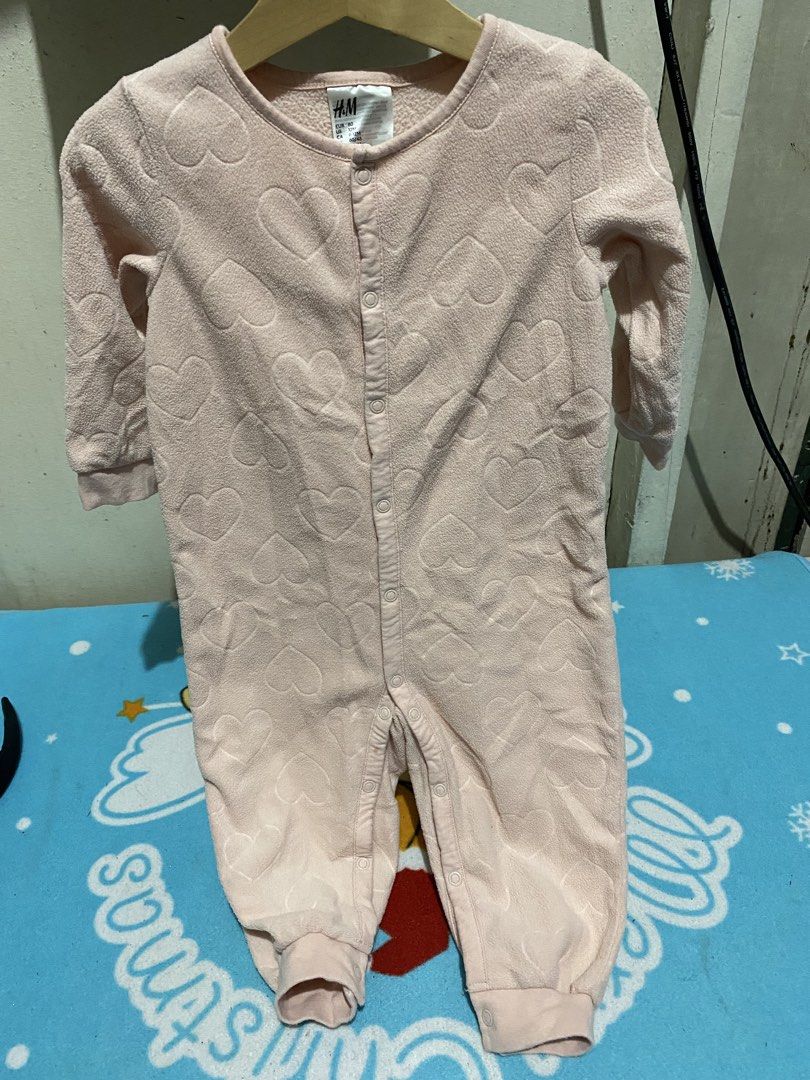 H&M Baby Full Onesie (Category: Babies & Kids Fashion) located in Manila. Submitted by resi.diaz (Listing ID 1458449513, Image 1). Description: 12 months.