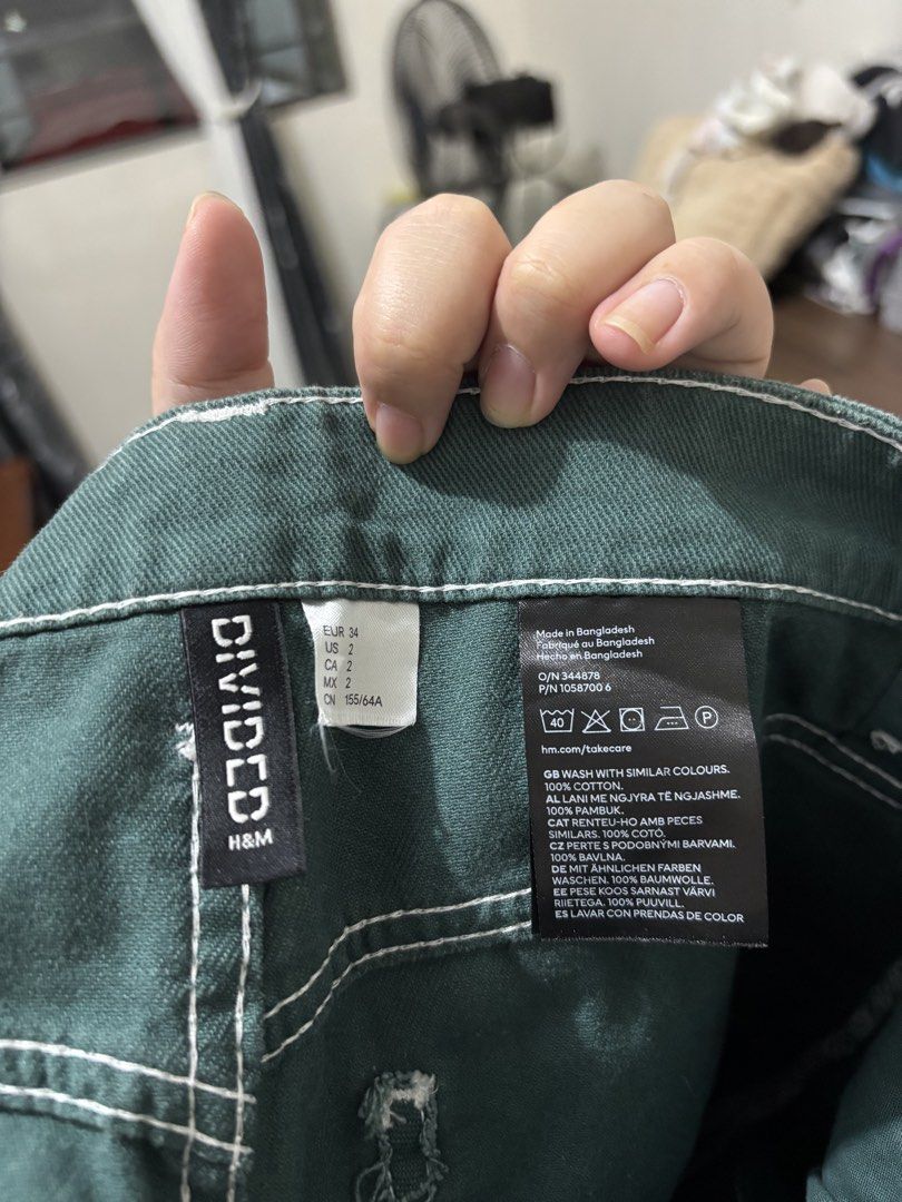 H&M Green Straight Fit Jeans (Category: Jeans) located in Quezon City. Submitted by rakshasha (Listing ID 1458412034, Image 3). Description: .