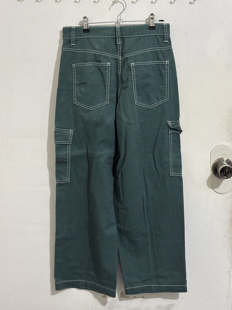 H&M Green Straight Fit Jeans (Category: Jeans) located in Quezon City. Submitted by rakshasha (Listing ID 1458412034, Image 2). Description: .